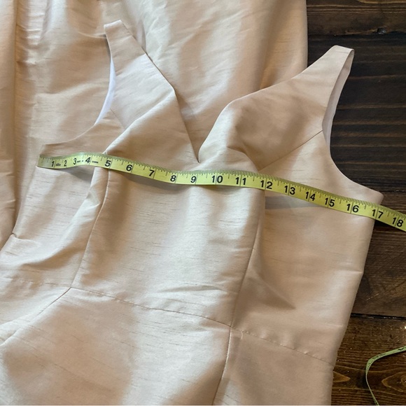 Elegant Cream Sleeveless Dress - Picture 6 of 12